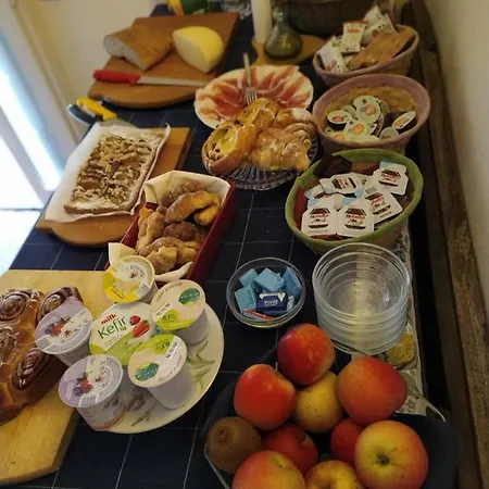 לינה וארוחת בוקר Pane E Vino קורטונה